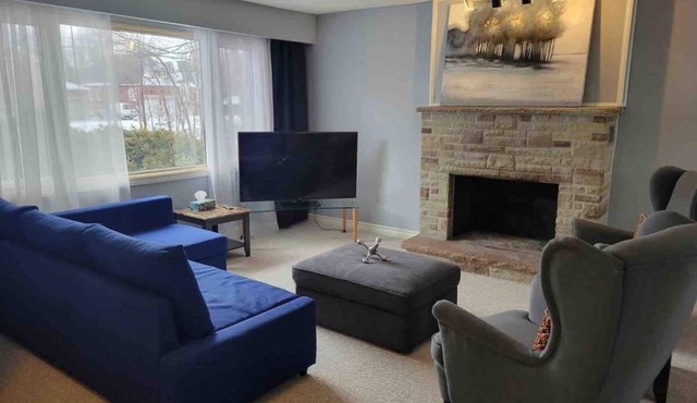 Charming Bungalow 25 mins from Toronto Airport