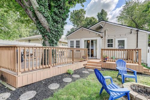Charming bungalow deck & fire pit- Family Friendly
