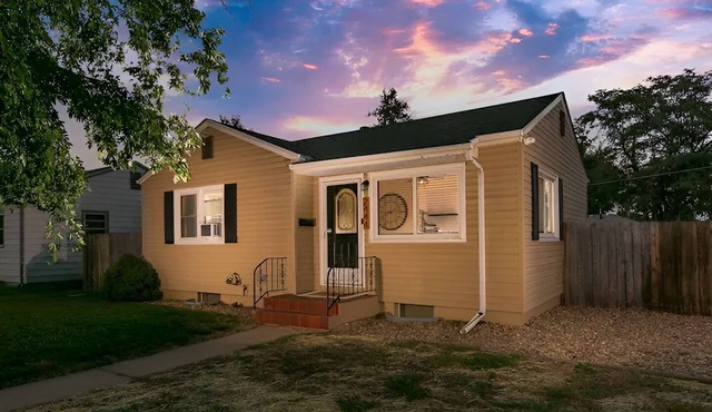 Charming Bungalow Getaway chock full of amenities and close to UNC