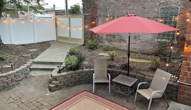 Charming bungalow in historic Fayette, MO Walking distance to downtown and CMU