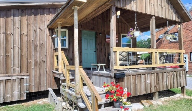 Charming bungalow in marvelous Parsons with AC
