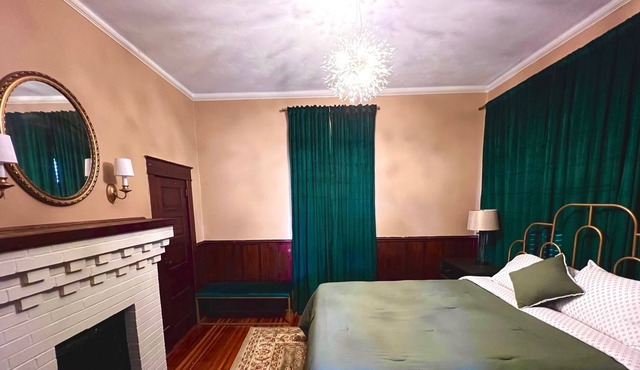 Charming Bungalow in the heart of Elkin!