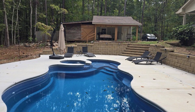 Charming bungalow in peaceful McDonough overlooking Heated Pool and Spa