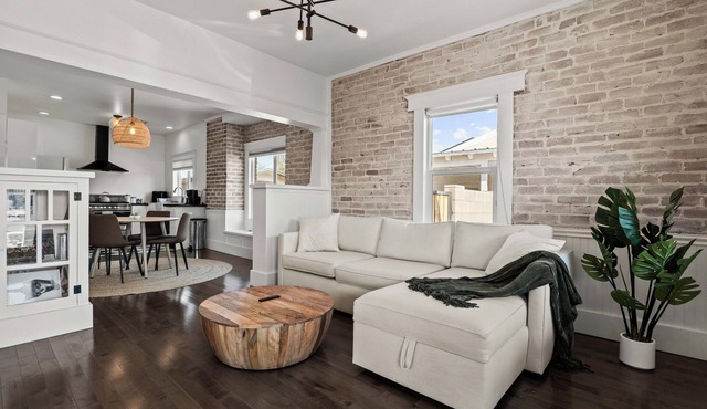 Charming Bungalow Near It All