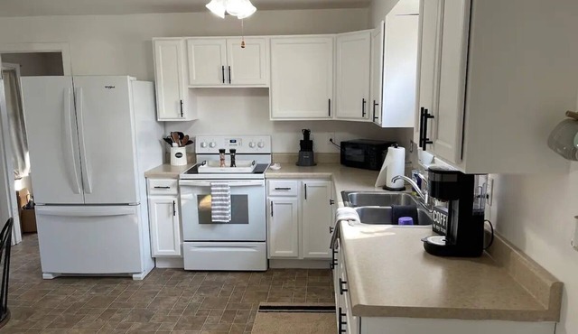 Charming Bungalow Nestled in the Heart of Amish Country!