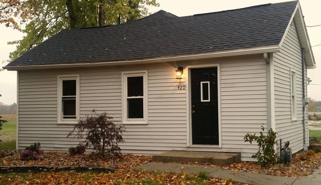 Charming Bungalow On Top Of The Hill ~ Close To Lake Michigan Beaches!
