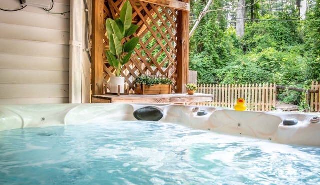 Charming Bungalow with Hot Tub | Diaper Row Oasis, Modern Amenities
