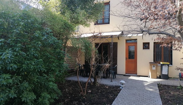 Charming bungalow with garden in a quiet neighborhood