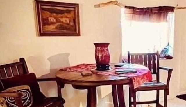 Charming bungalow with WiFi and AC in welcoming Van Horn