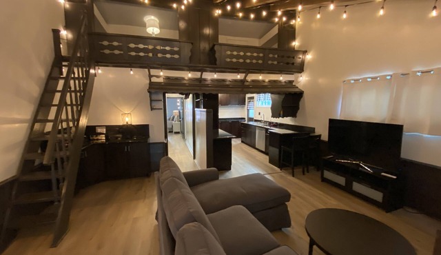 Charming Burbank Cottage!