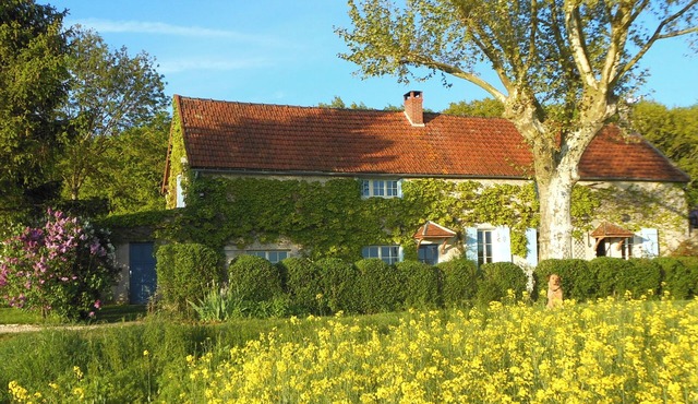 Charming Burgundy farmhouse with 5 bedrooms and pool