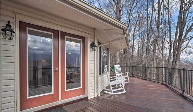 Charming Burnsville Apt w/Mountain Views & Deck!
