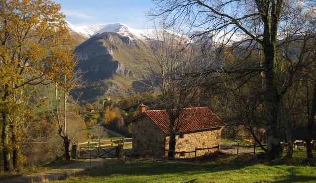 Charming cottage in the valleys pasiegos. Stunning views of the mountains.
