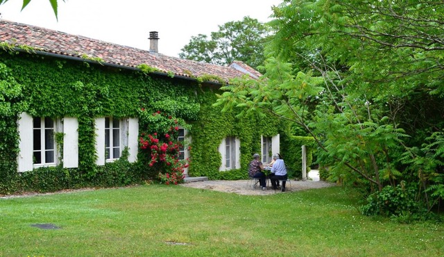 Charming Cottage in Cognac Vineyards with Pool, Fireplace & Enclosed Garden