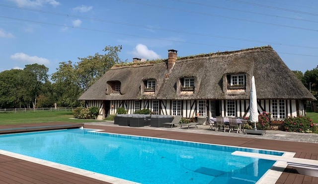 Charming cottage with swimming pool in the heart of the Pays d'Auge