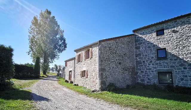 Charming Countryside Gîte with Fireplace & Mezzanine Bedrooms