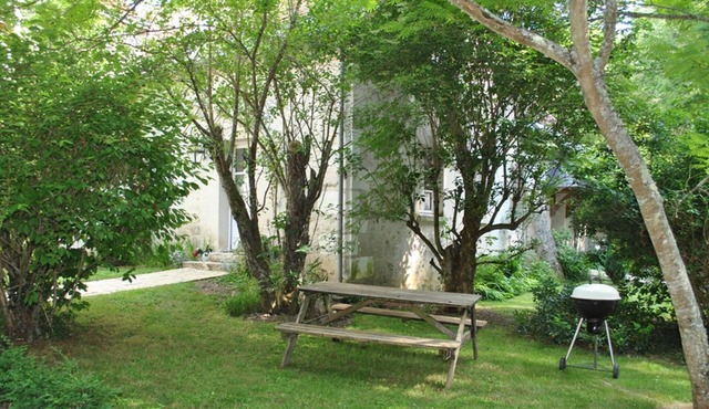 Charming Cottage in Loire Valley: Serenity, Nature & History with Modern Comforts