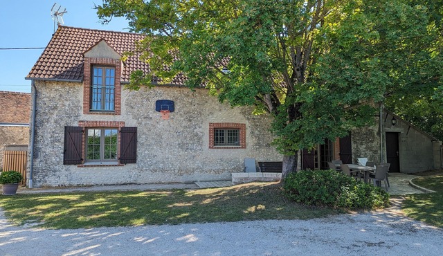 Charming Country House near Paris - 4 Bedrooms, Garden, BBQ, Bikes Available