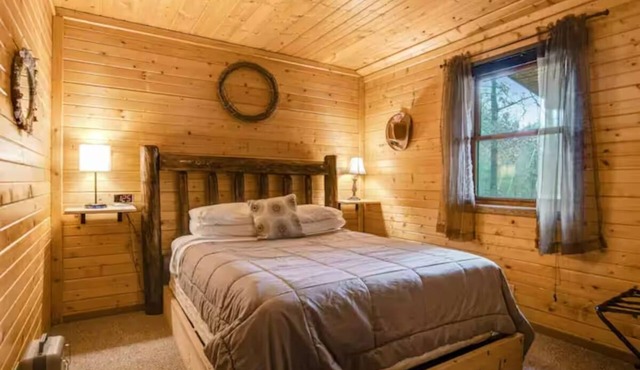 Charming Cabin 2 out of 7