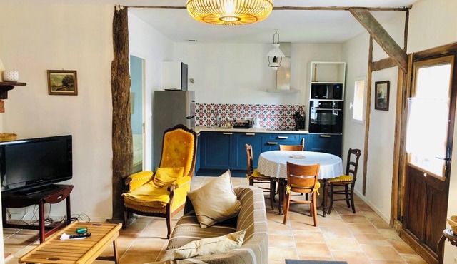 Charming cabin by a lake in the heart of the Landes d'Armagnac forest