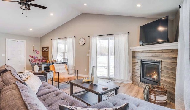 Charming Cabin by Tagalong Golf Course
