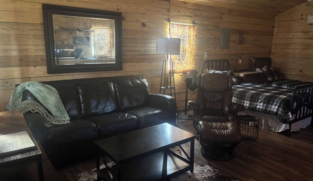 Charming cabin close to Malmaison Wildlife Refuge, and McIntyre Scatters