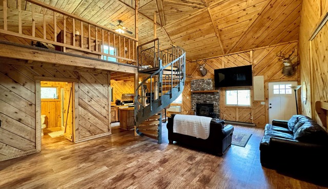 Charming cabin in Appalachian mountains of Cabins, WV with full amenities