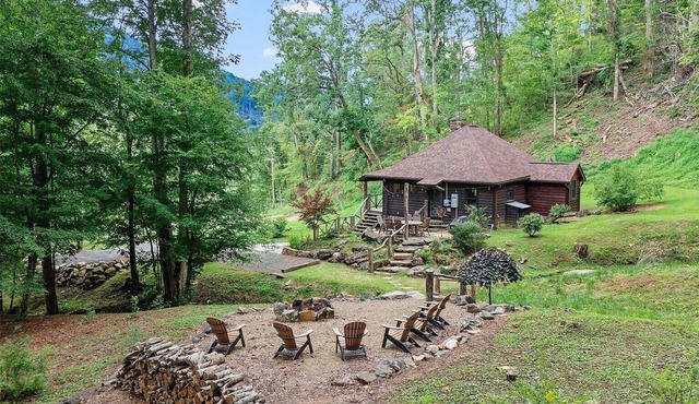 Charming Cabin in Bakersville