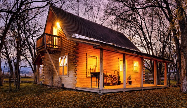 Charming Cabin in Beautiful Park-Like Setting