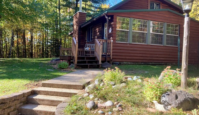 Charming Cabin in Heart of Recreation & Fall Colors + Sauna, Fire Pit, TreeHouse