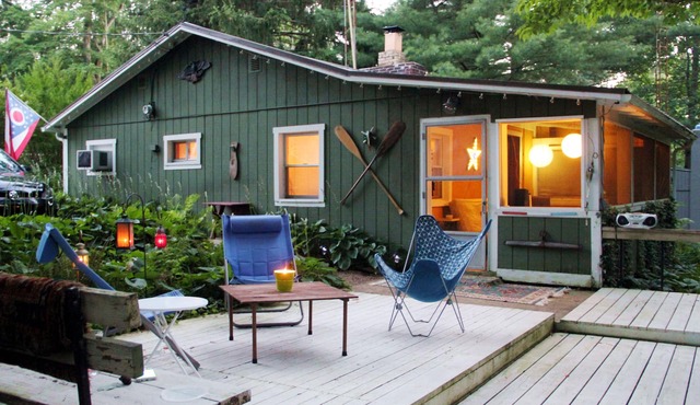 Charming Cabin in Leesville Lake's Best Community. Complimentary Kayaks.