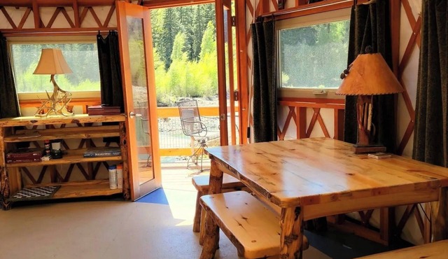 Charming cabin in lovely Vallecito with WiFi access