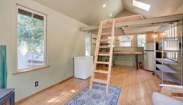 Charming cabin in serene Petrolia with WiFi