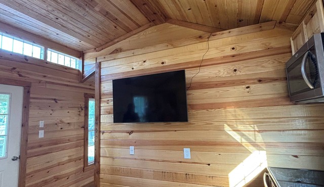 Charming cabin in St. Charles, AR just 600 yards from the boat ramp