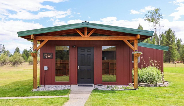 Charming cabin in Trout Creek