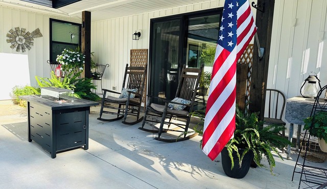 Charming cabin in wonderful Greenwood AR Located close to Wedding Venue The Loft