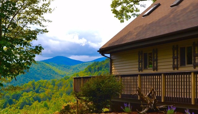 Charming Cabin Near Boone - Picturesque Views - NEW Hot Tub & Hiking Trails