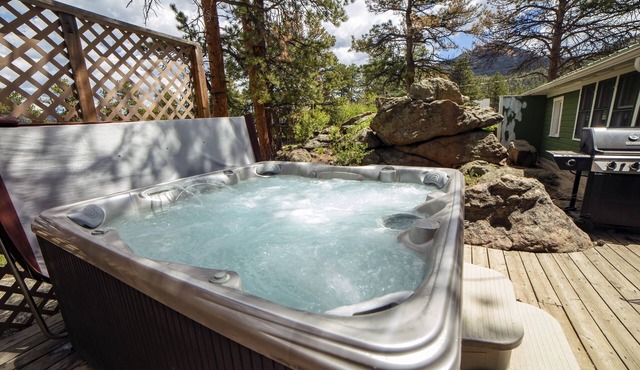 Charming Cabin, Next To National Park 3 Bedroom Cabin - #20-NCD0297
