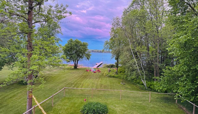Charming Cabin on Beautiful Mission Lake!