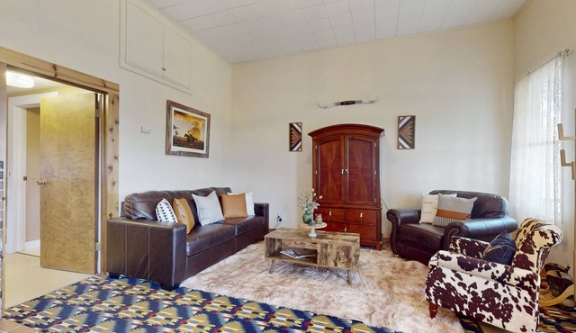 Charming cabin on Long Hollow Ranch, dog friendly, w/WiFi, AC, access to trails