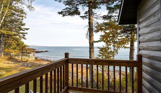 Charming cabin only feet from Lake Superior