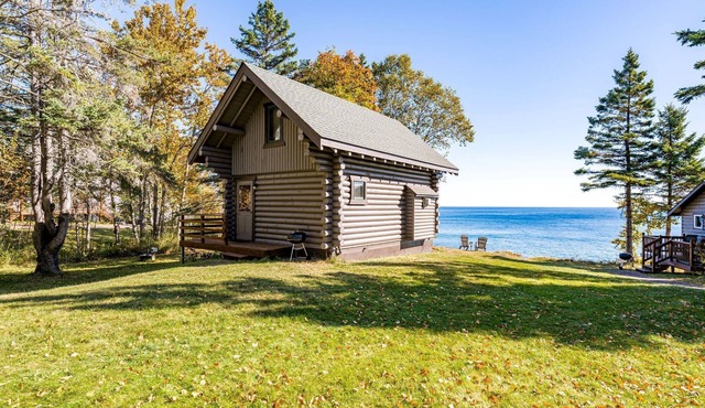 Charming cabin only feet from Lake Superior