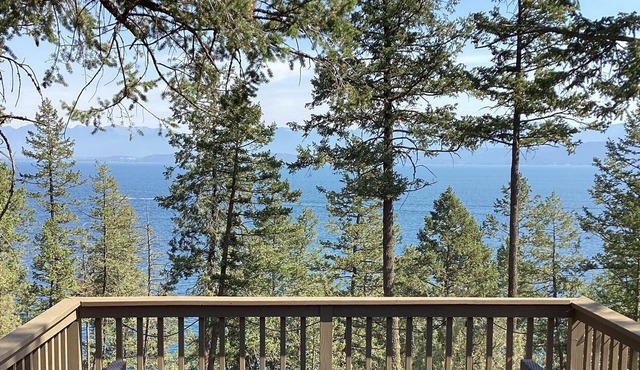 Charming Cabin Overlooking Beautiful Flathead Lake