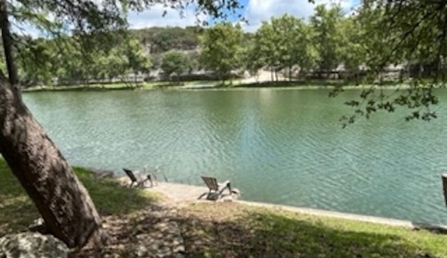 Charming Cabin Overlooking the Guadalupe River - Just steps to the river