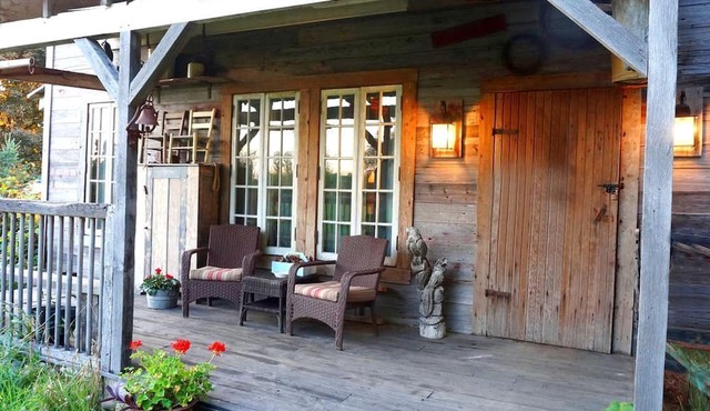 Charming Cabin Rental with a Hot Tub near Cedar Point and Lake Erie in Ohio
