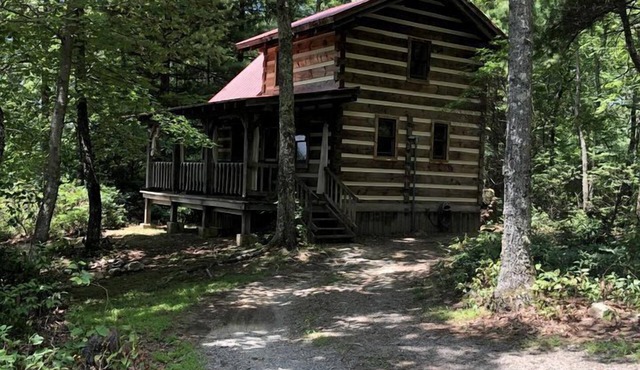 Charming Cabin Rental with Hot Tub and Breakfast Included, Perfect for Intimate Getaways in Virginia
