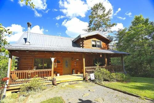 Charming Cabin Rental with a Hot Tub and Fireplace in the Smoky Mountains