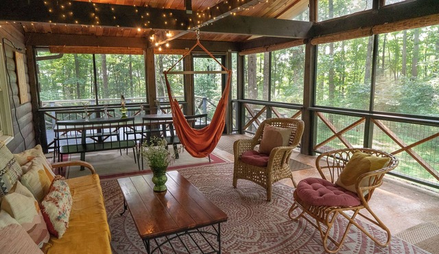 Charming Cabin Retreat Near Shenandoah park with Wi-FI