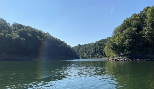 Charming Cabin Near Lake Cumberland Marina!