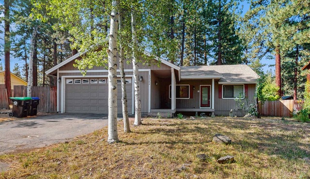 Charming Cabin Home with Fireplace, W&D, Enclosed Backyard